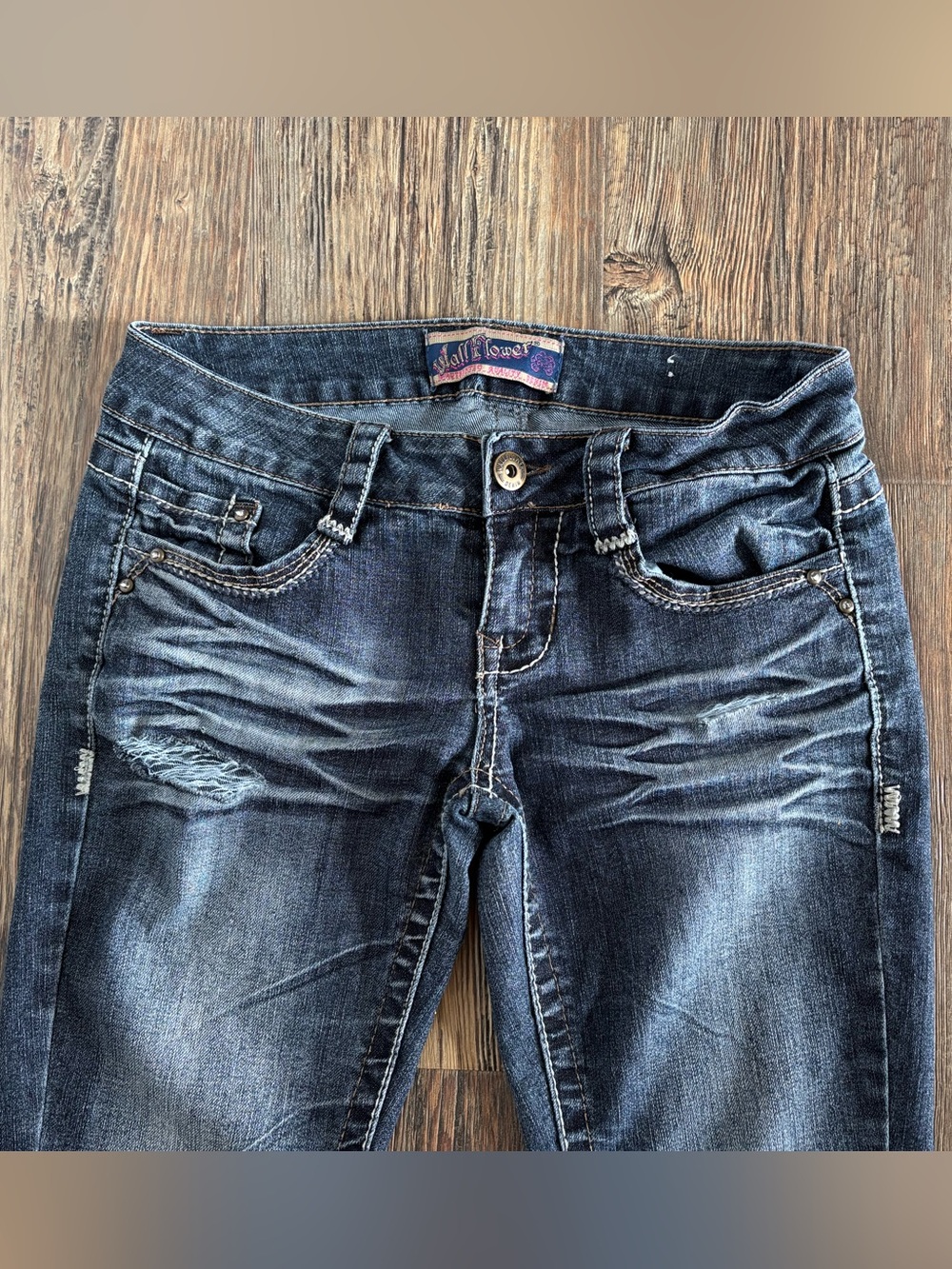 Wallflower Low-Rise Skinny Jeans Womens Jrs 7 Distressed Blue Denim Embroidered - Picture 8 of 11